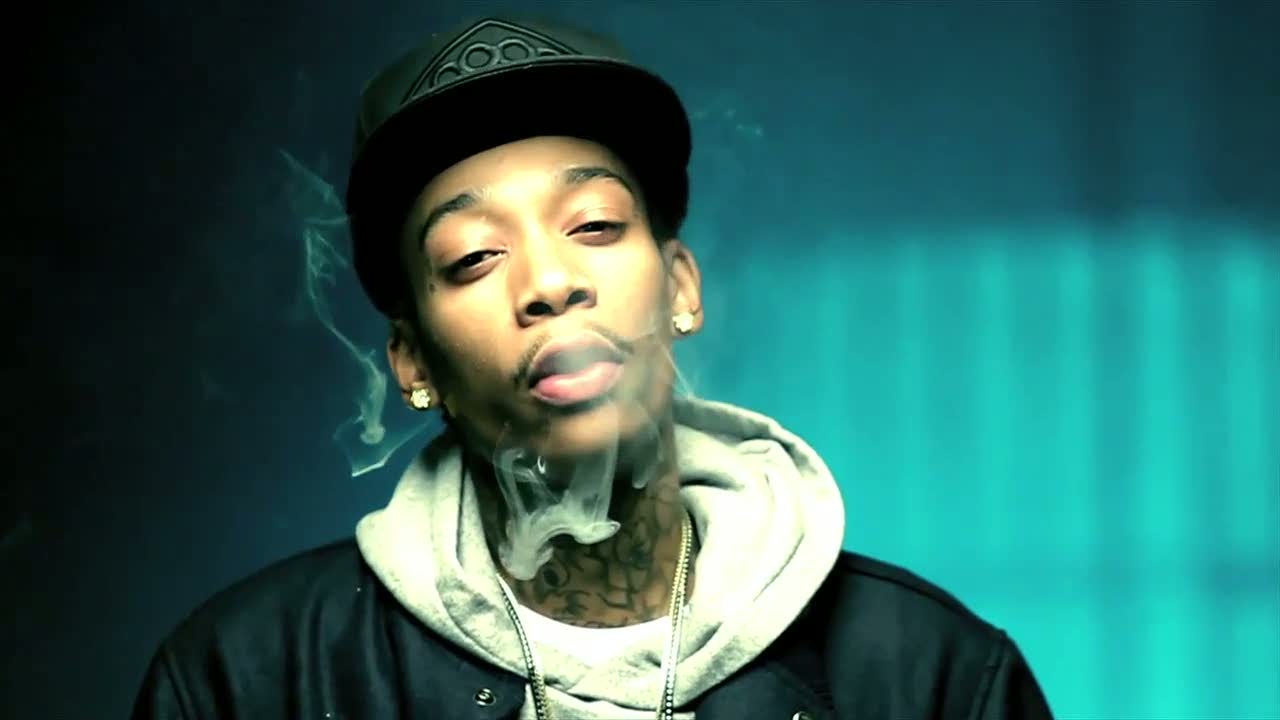 Wiz Khalifa Smoking Rap Wallpaper