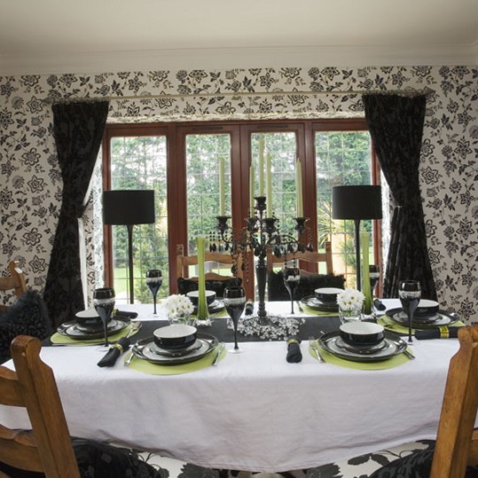 10 wallpapers for dining room Black floral wallpaper 539x539