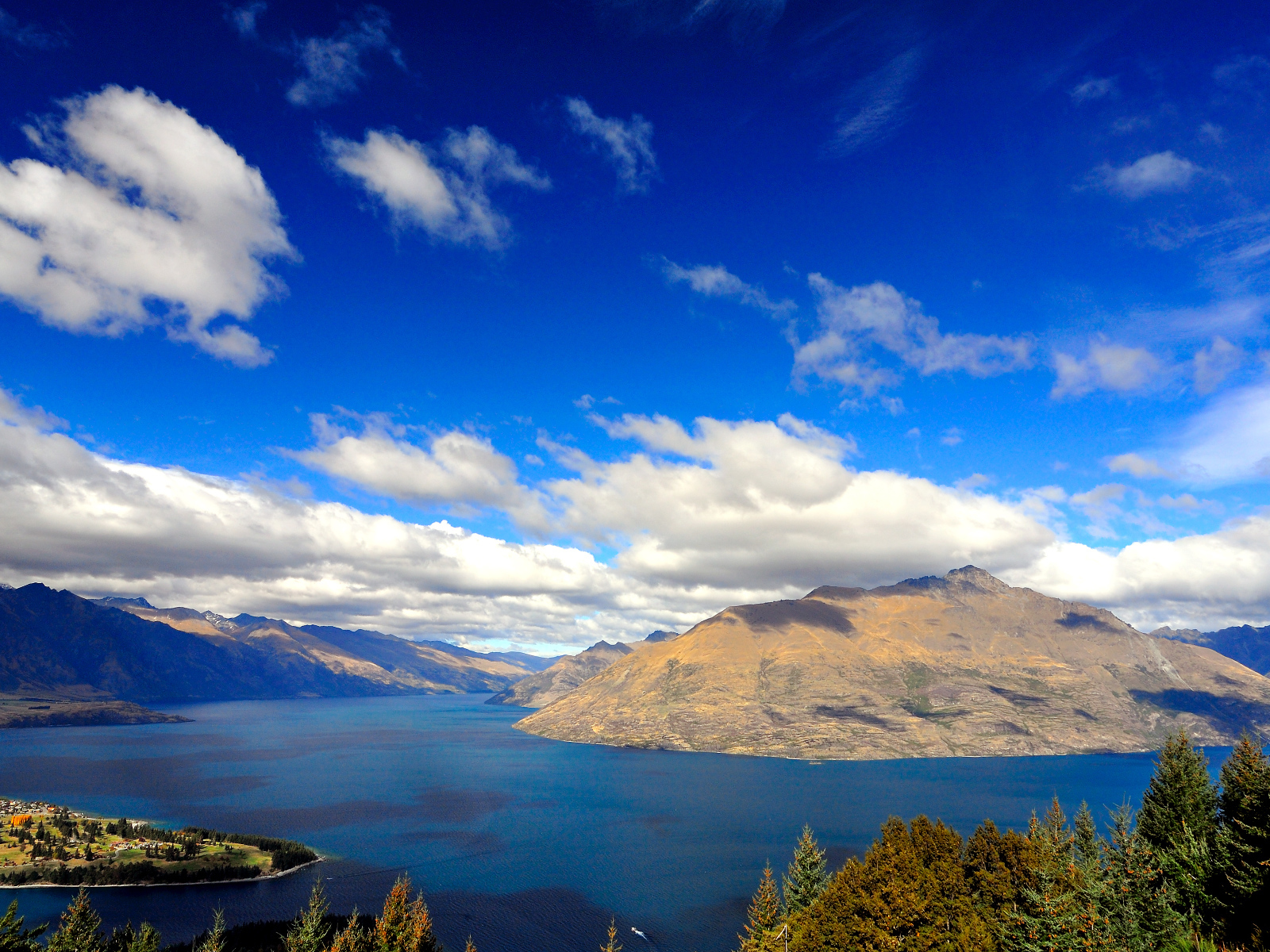 World   New Zealand Lake Wakatipu in New Zealand 060410 2jpg