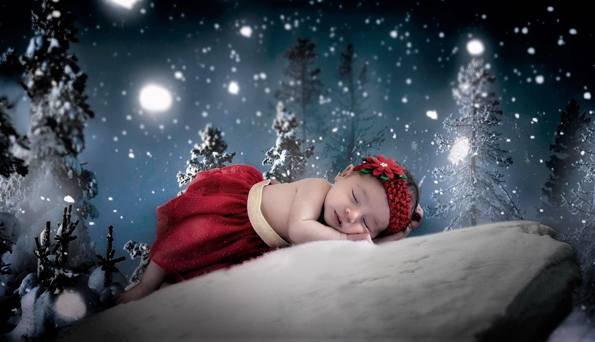 Baby S First Christmas Photo