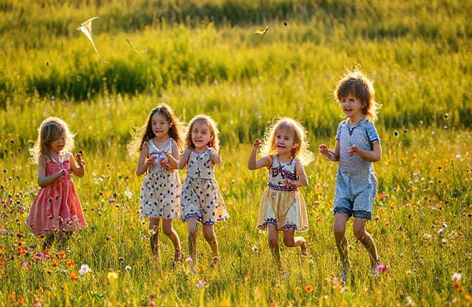 Barefoot Kids Wallpaper