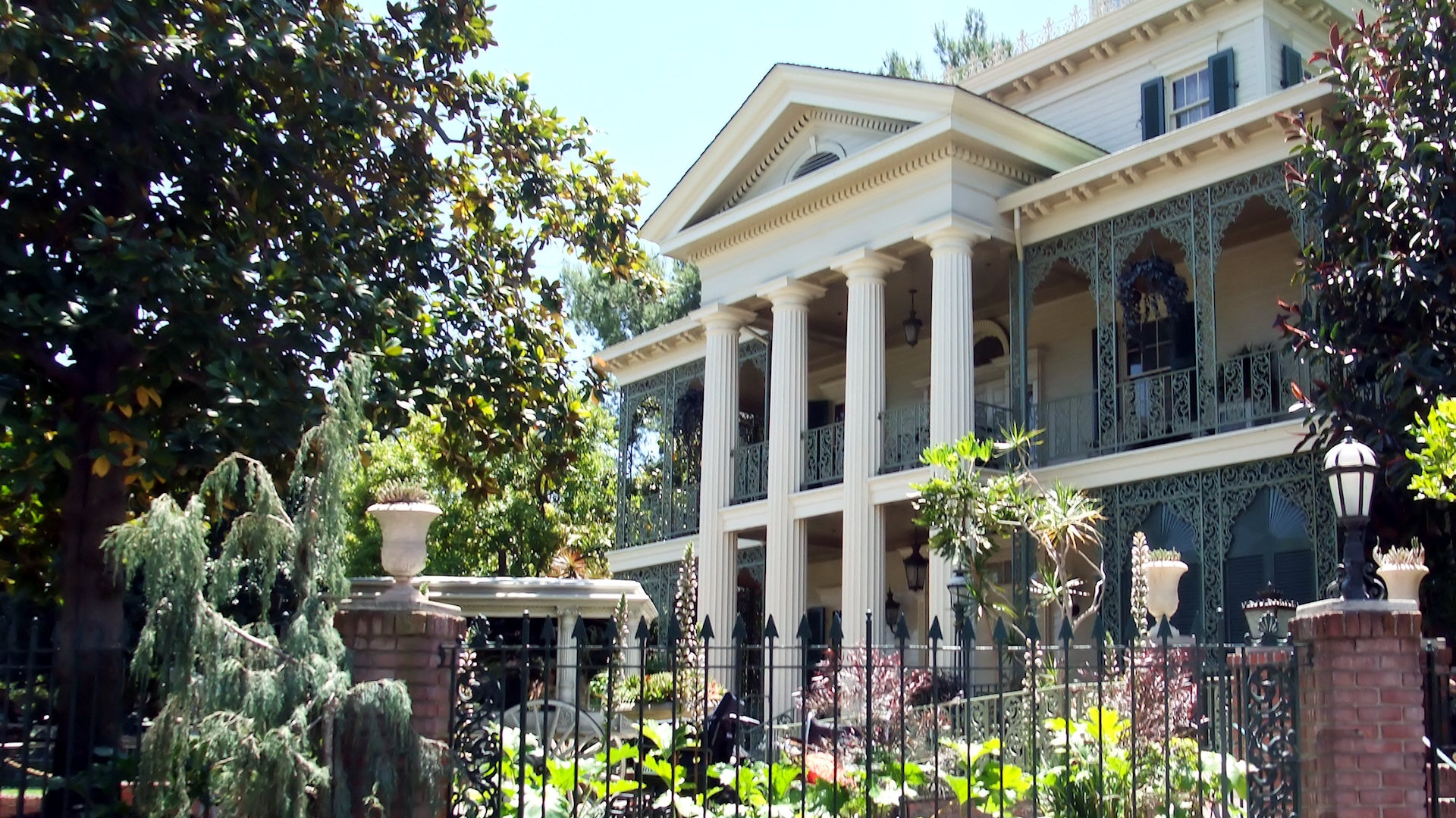 Disneyland mansion hante