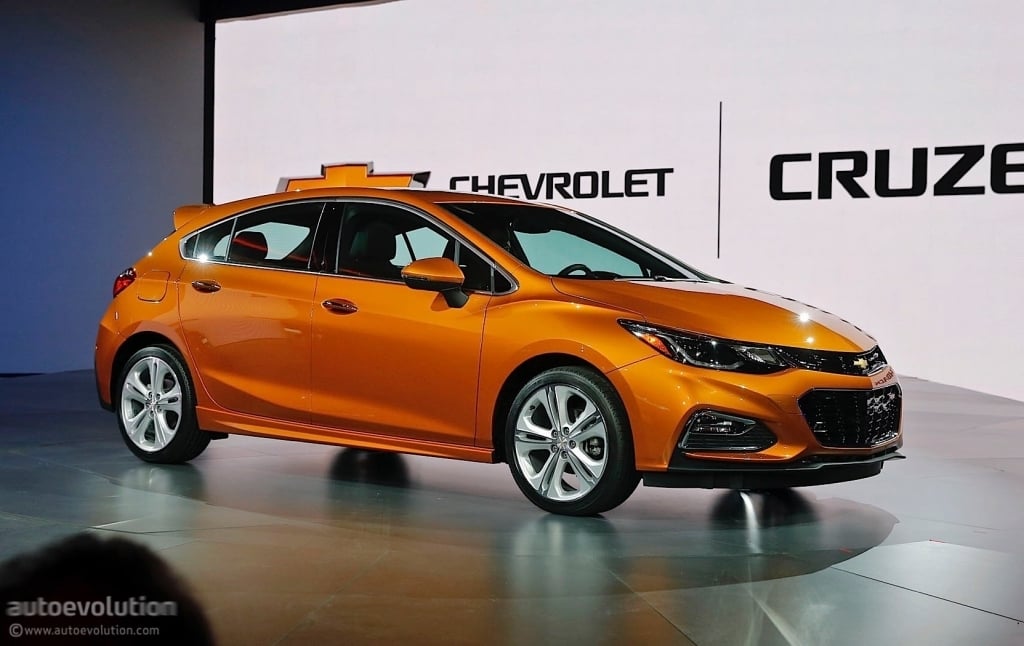 Chevrolet Cruze Hatchback Wallpaper HD Car