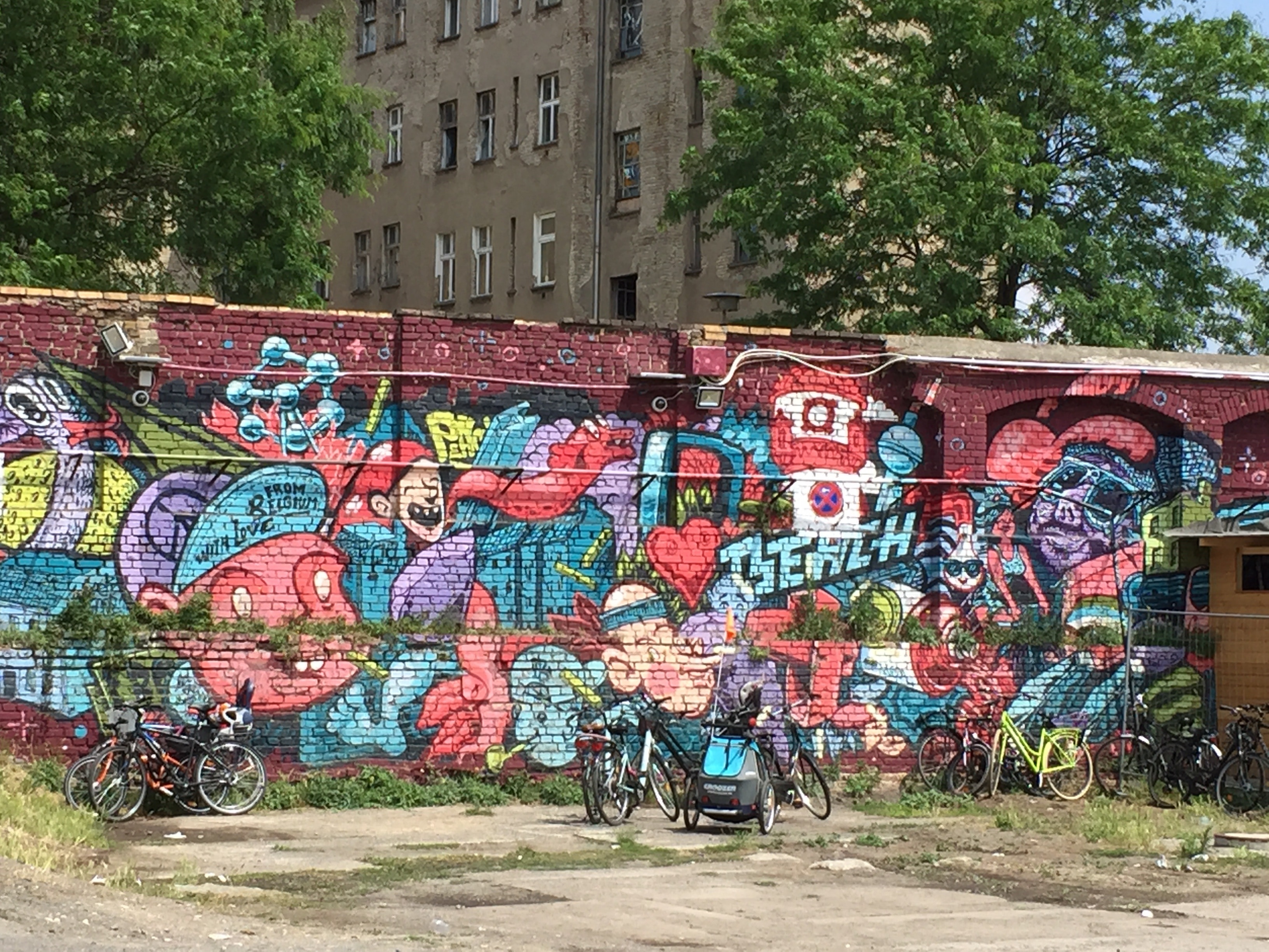 Berlin Wall Gable Graffitti Colors Graffiti Street Art