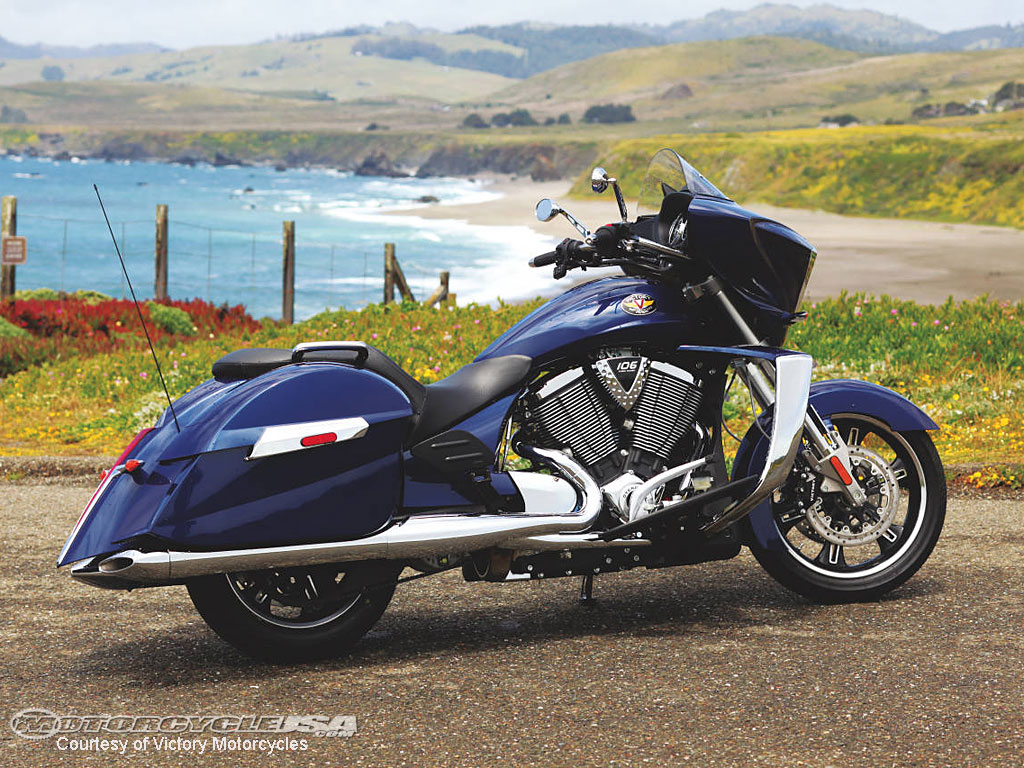 2011 Victory Motorcycles Picture 2 of 31   Motorcycle USA