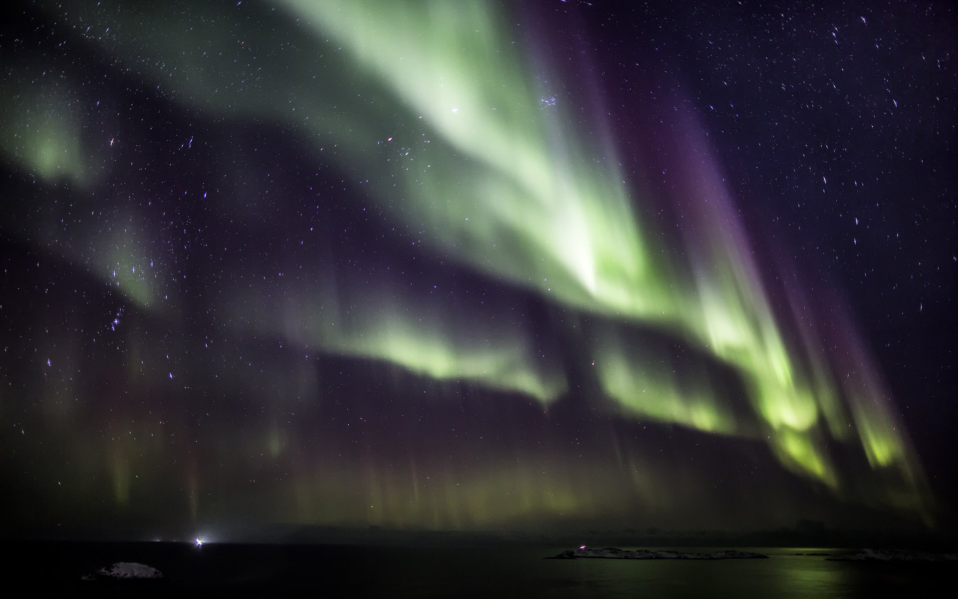 Aurora Borealis Northern Lights Night Green Stars Sky Wallpaper