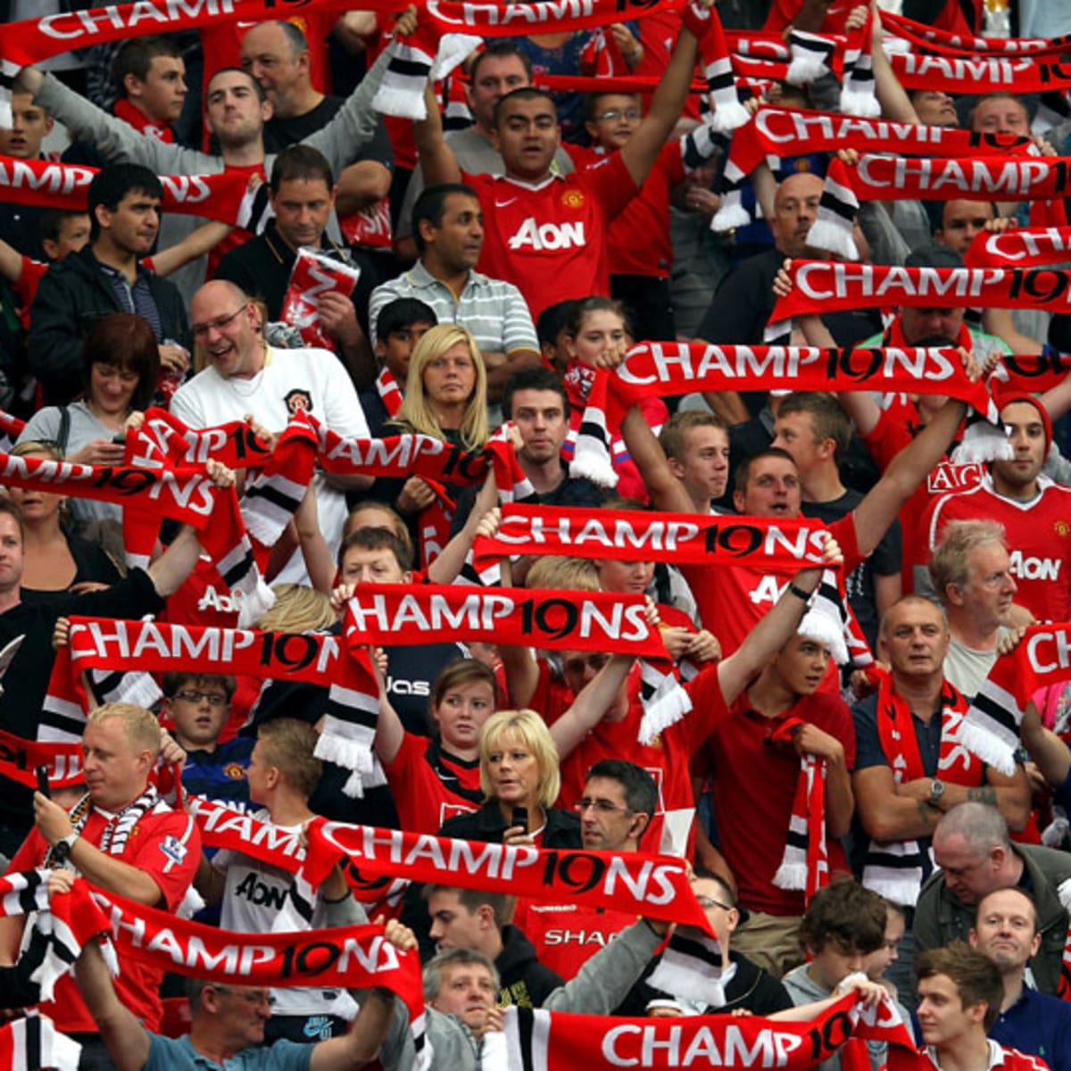 Manchester United Fans Brawl With Guys In Where S Waldo