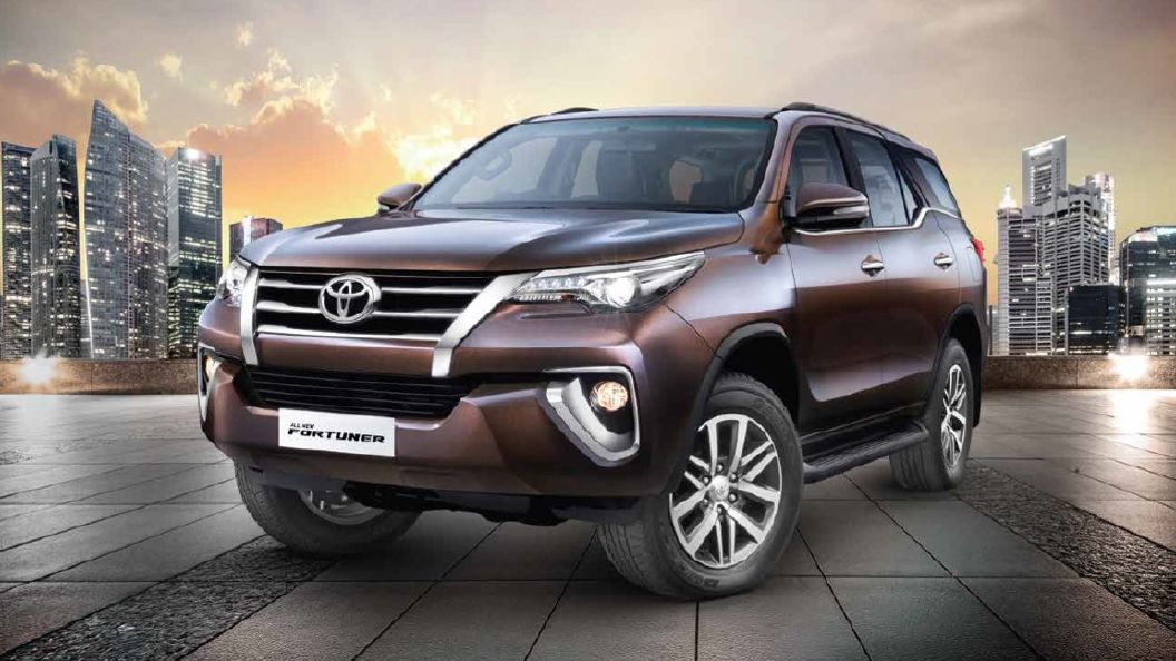 Toyota Fortuner Image Interior Exterior Photo Gallery Carwale