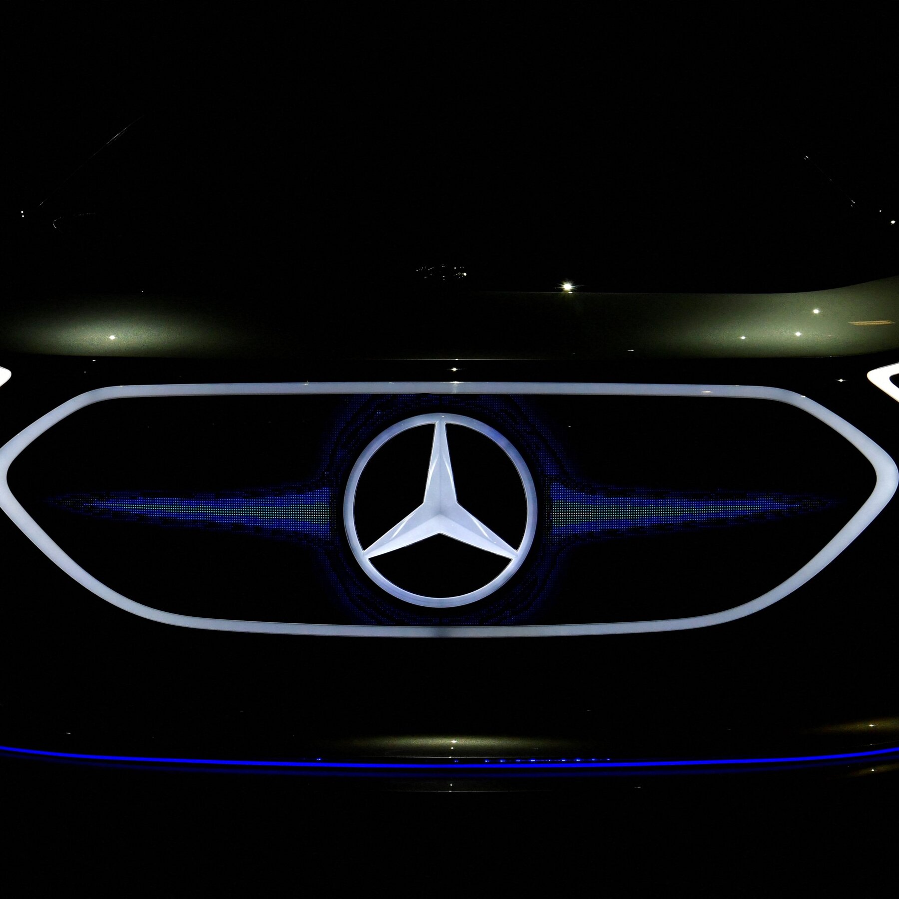 Mercedes Benz To Shift Focus Electric Vehicles By The