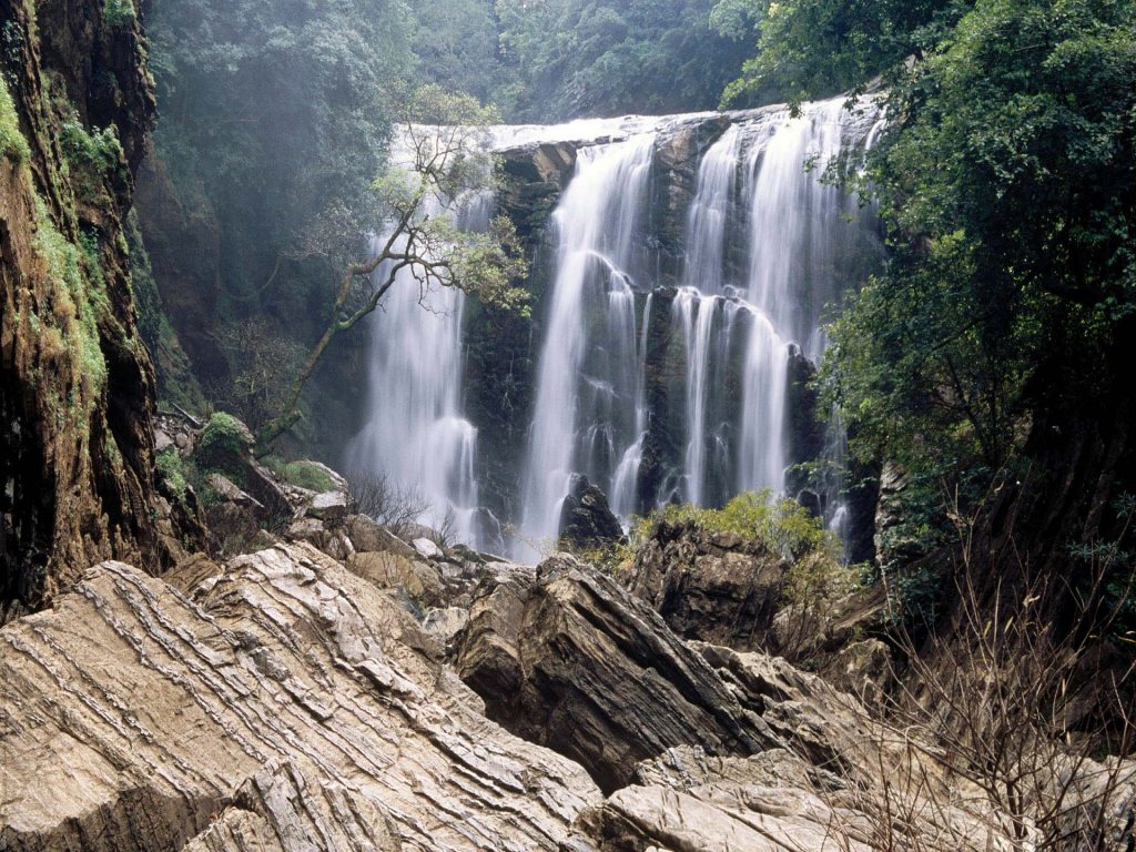 Scenic Waterfalls Desktop Wallpaper 1024x768