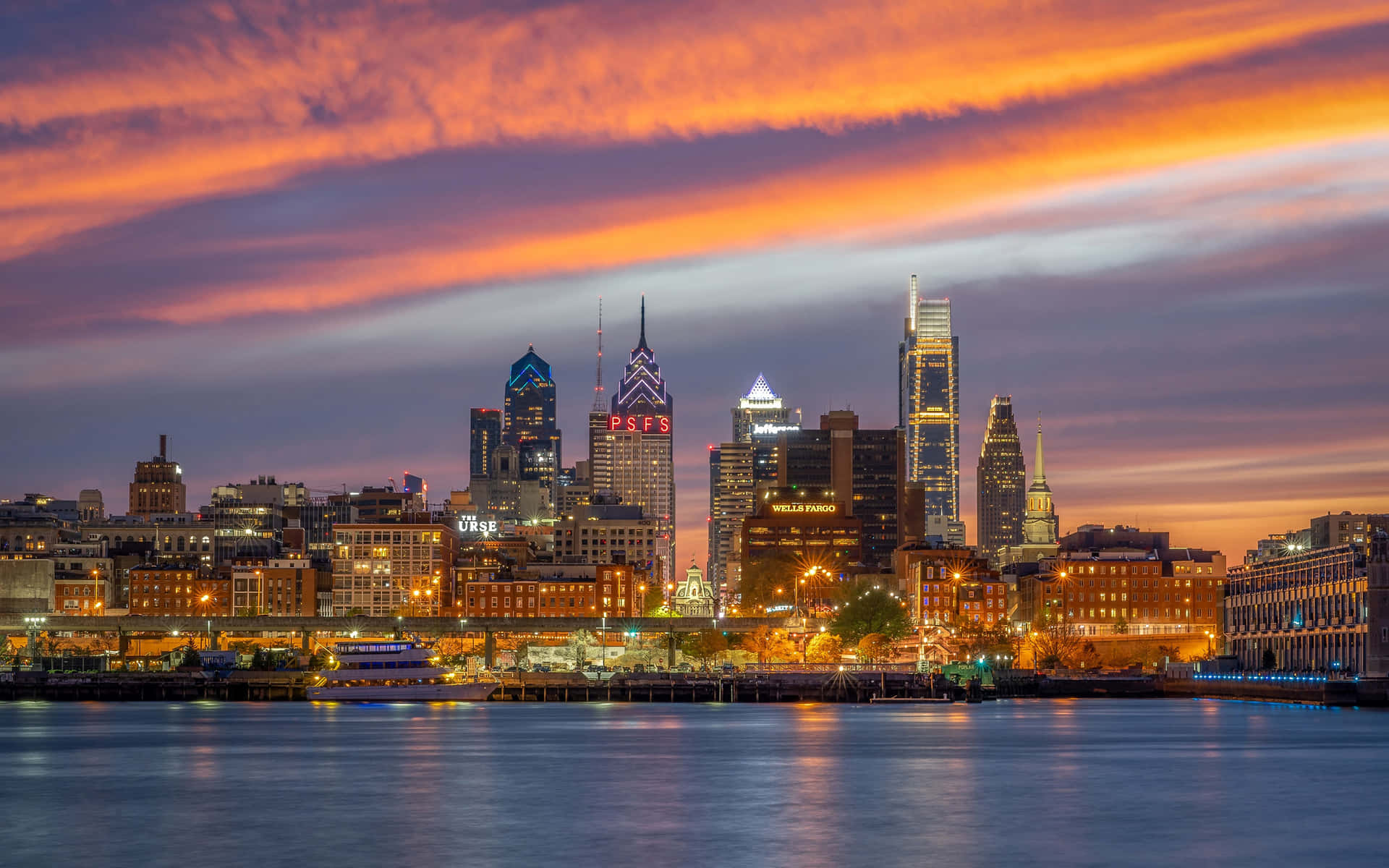 Philadelphia Skyline With Orange Clouds Fvxxv2juej2kkgw5 Wallpaper