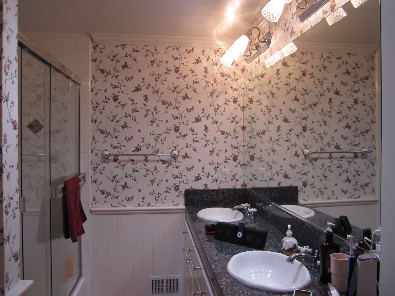 Wallpaper Small Bathroom Designs