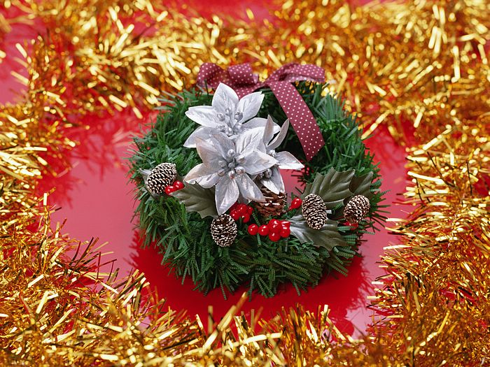 Christmas Ornaments Wallpaper Wreath