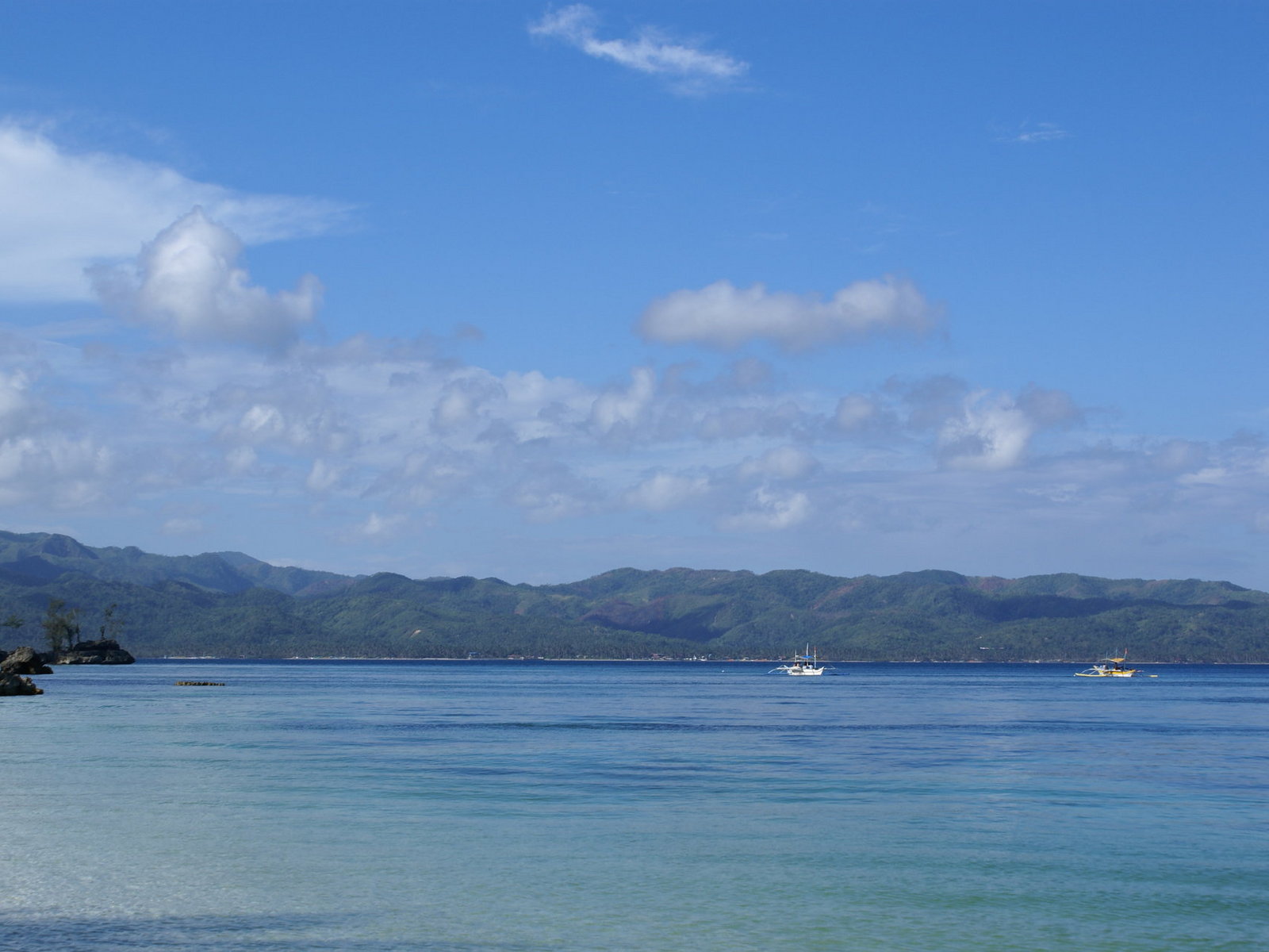 Boracay Island Scenery And Ocean Wallpaper
