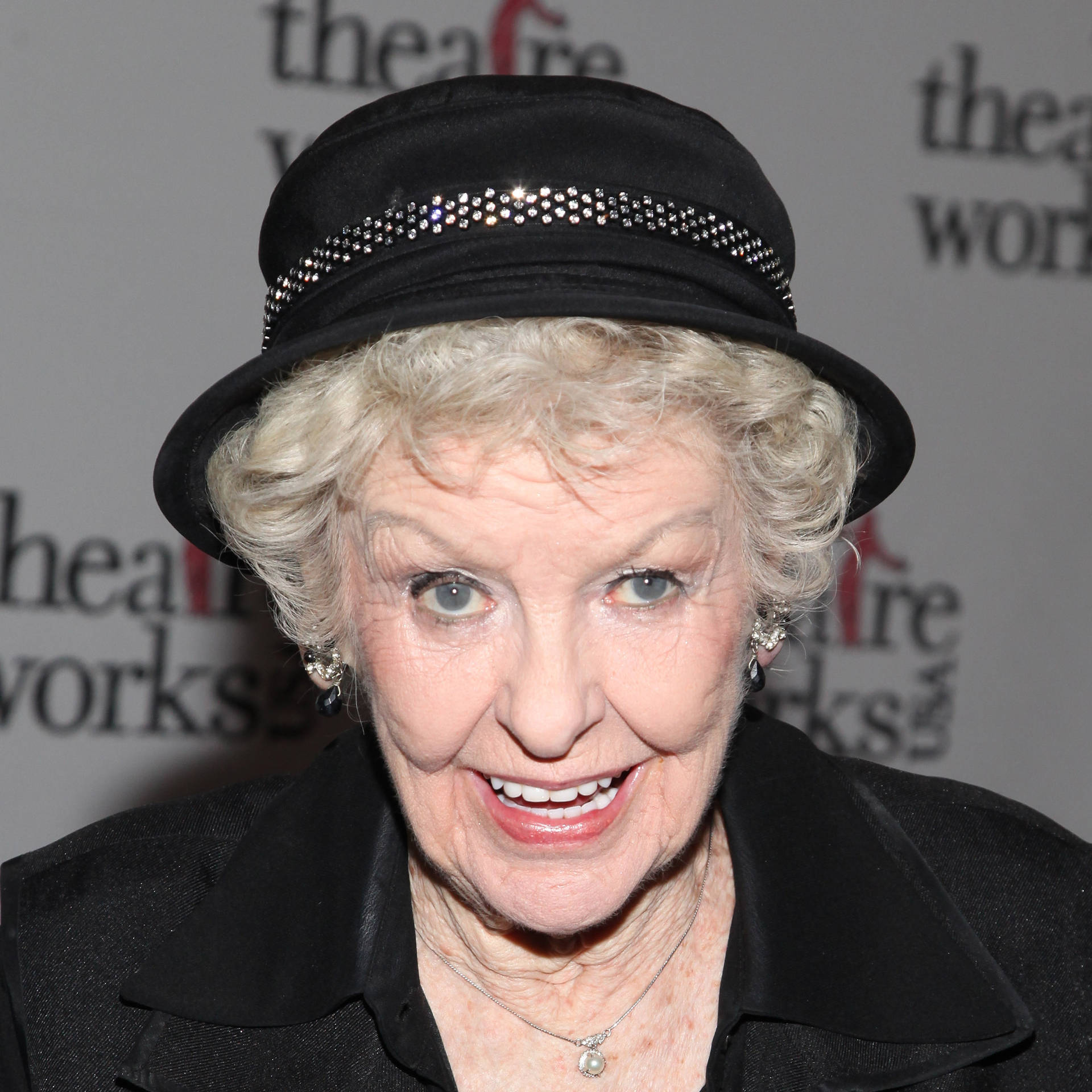 En Schauspielerinelaine Stritch Kopfportr T Wallpaper