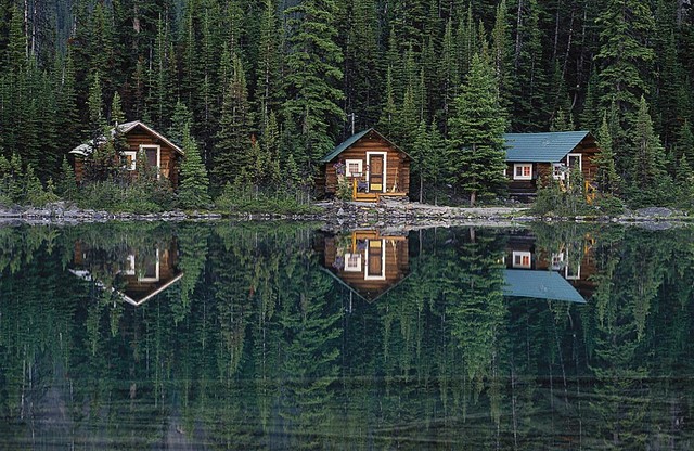Cabins on the Lake Wallpaper Wall Mural   Self Adhesive   Multiple 640x416