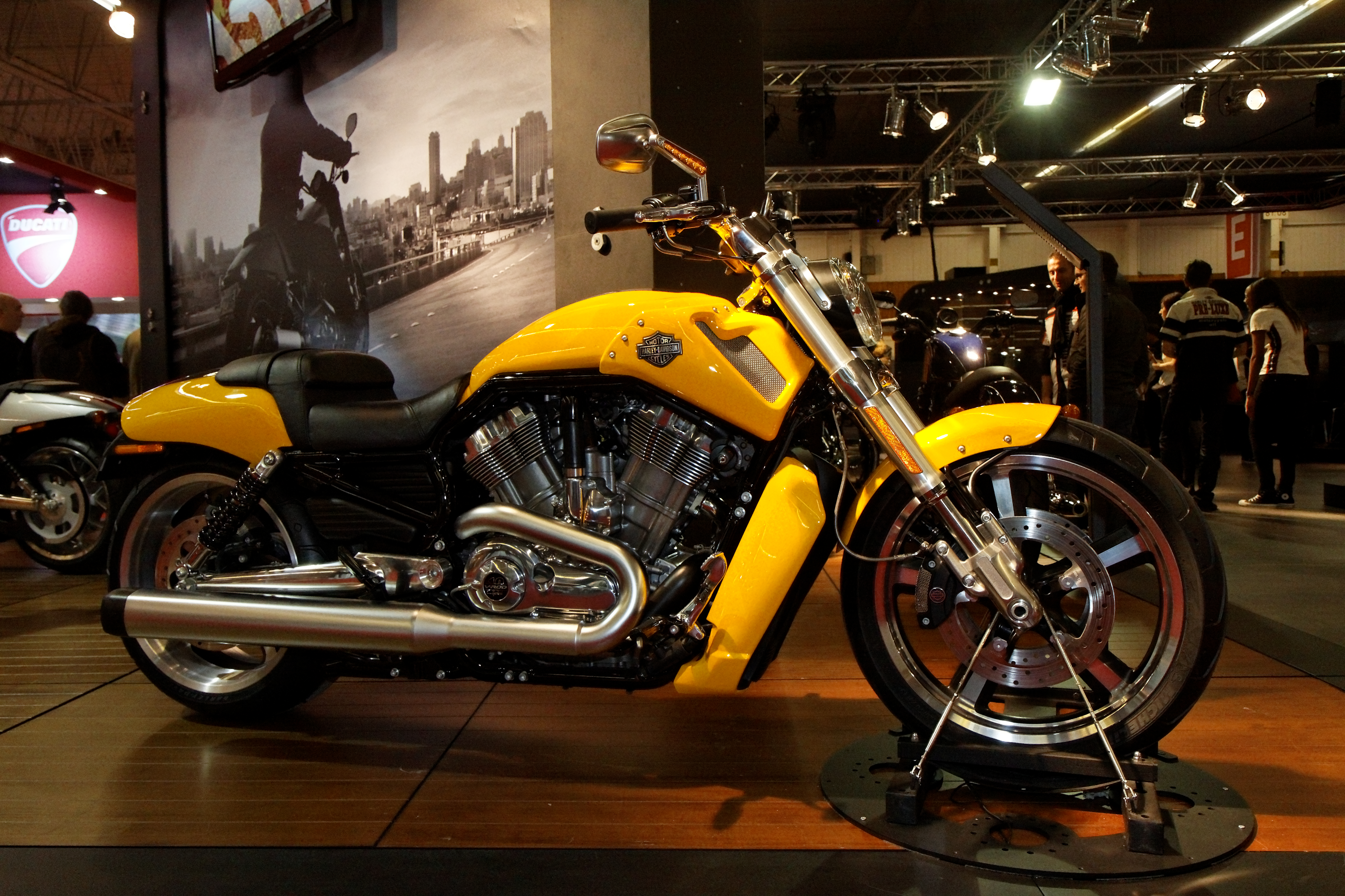 Harley Davidson Vrscf V Rod Muscle Pics Specs And
