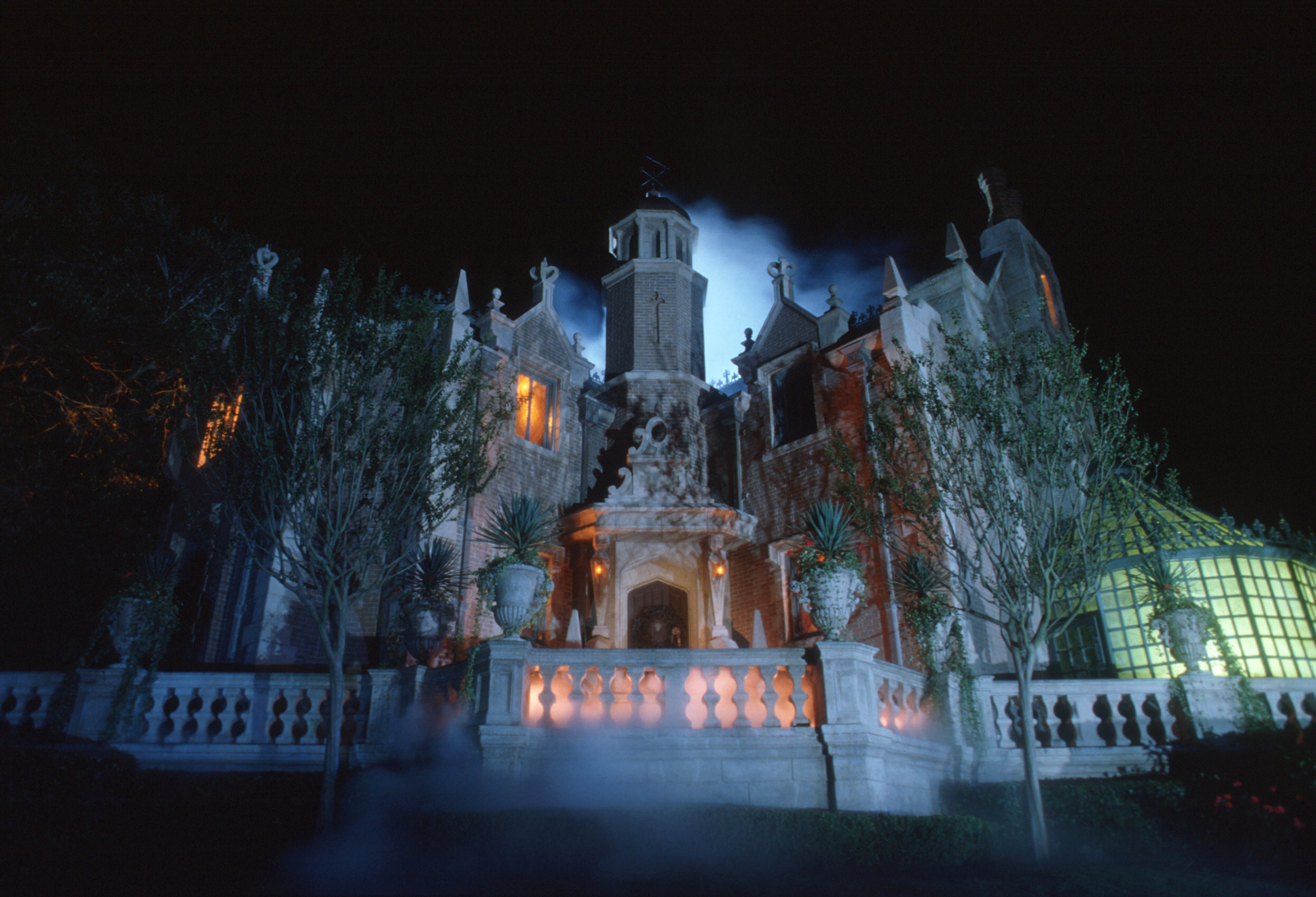 Disney World Orlando Presents New Haunted Mansion Queue