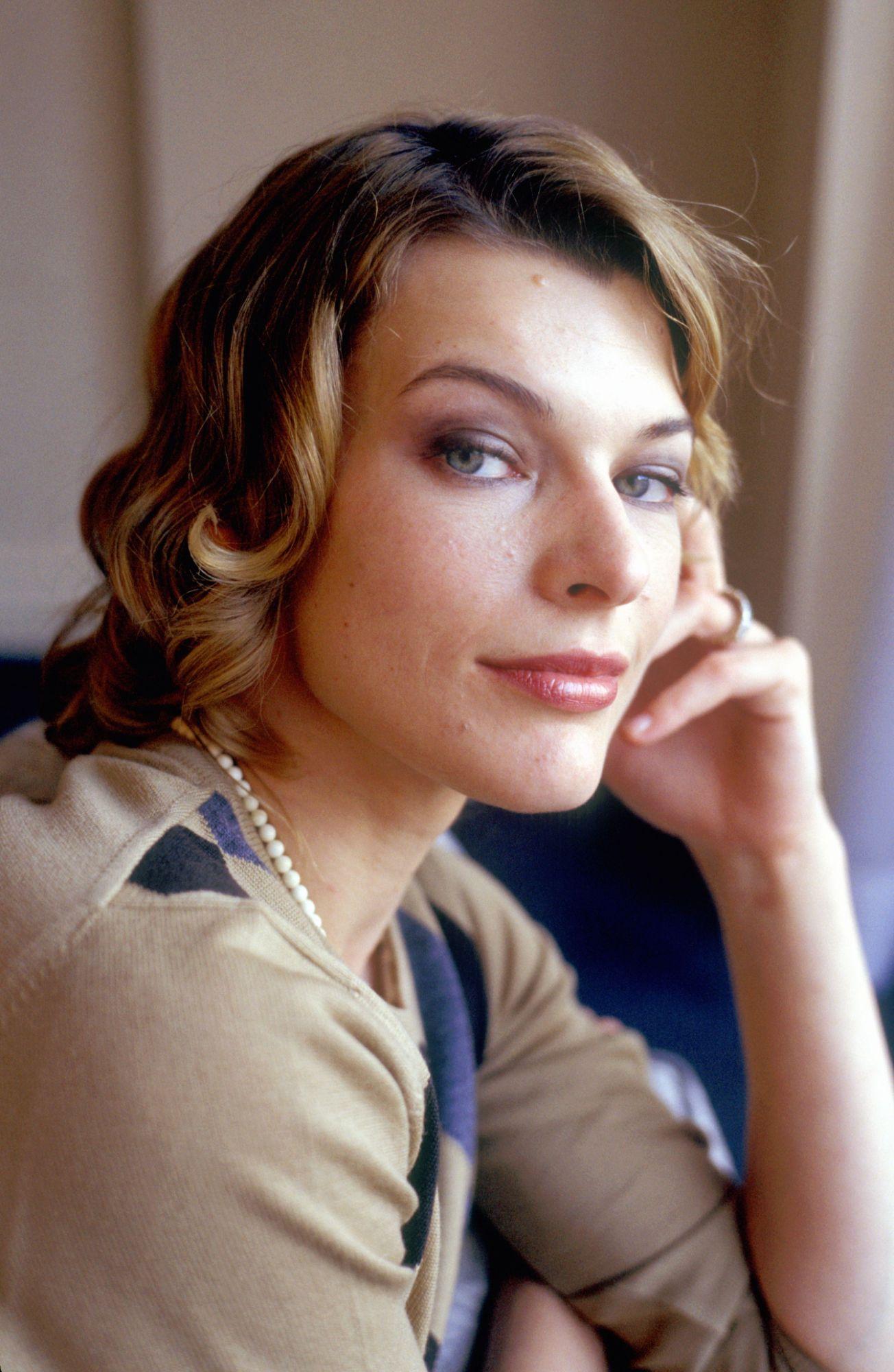 Ing Milla Jovovich HD Wallpaper Color Palette Tags