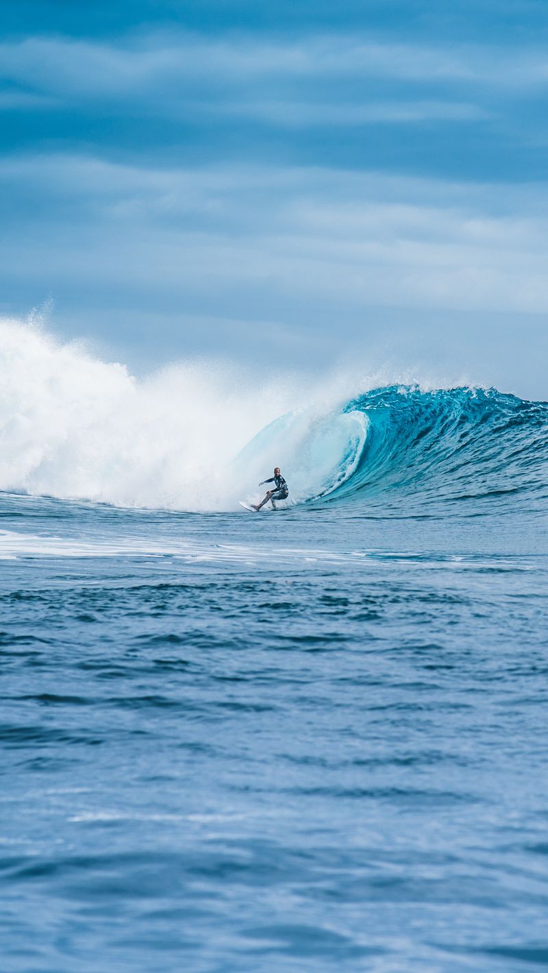 Surfing Wallpaper HD iPhone