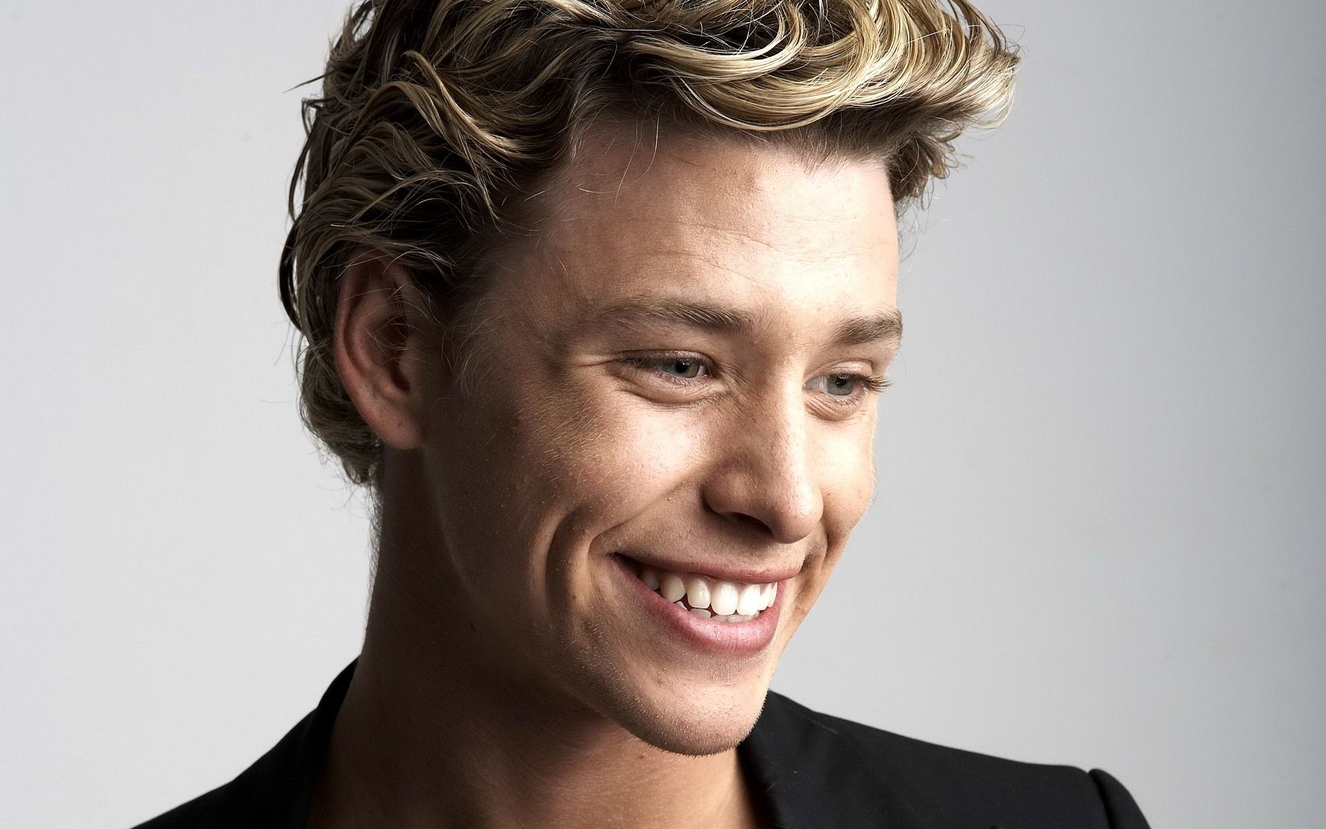 Image For Mitch Hewer Wallpaper