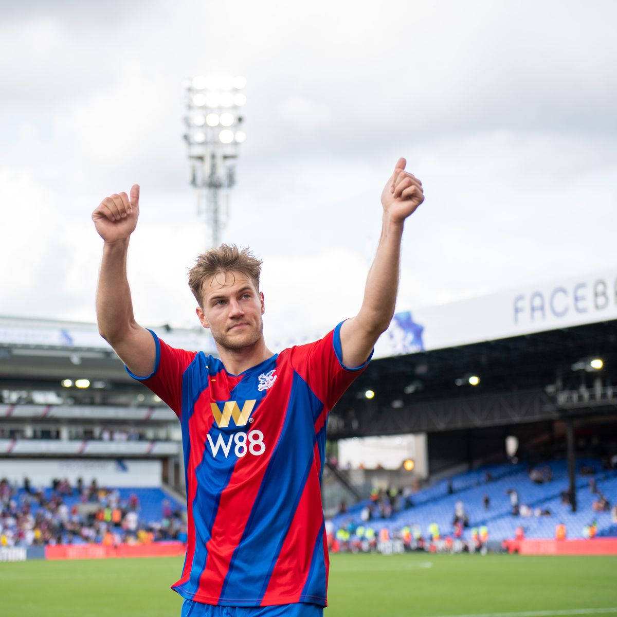 Joachim Andersen Giving Thumbs Wallpaper
