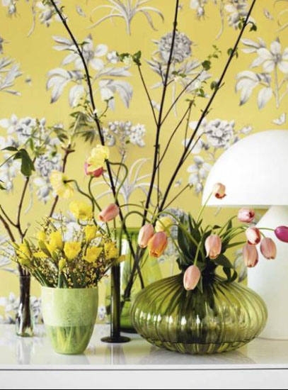 light gray and yellow wallpaper with flowers are wall decorating ideas 407x550