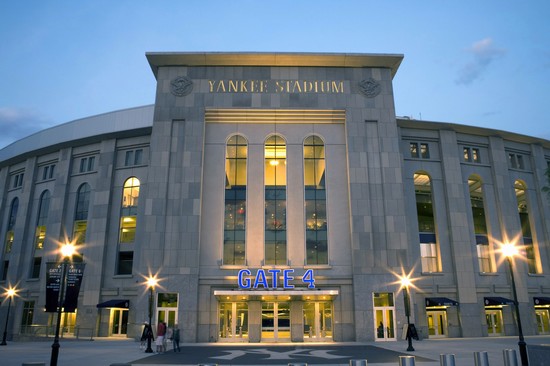 New York Lo Yankee Stadium In Pictures And Image Of