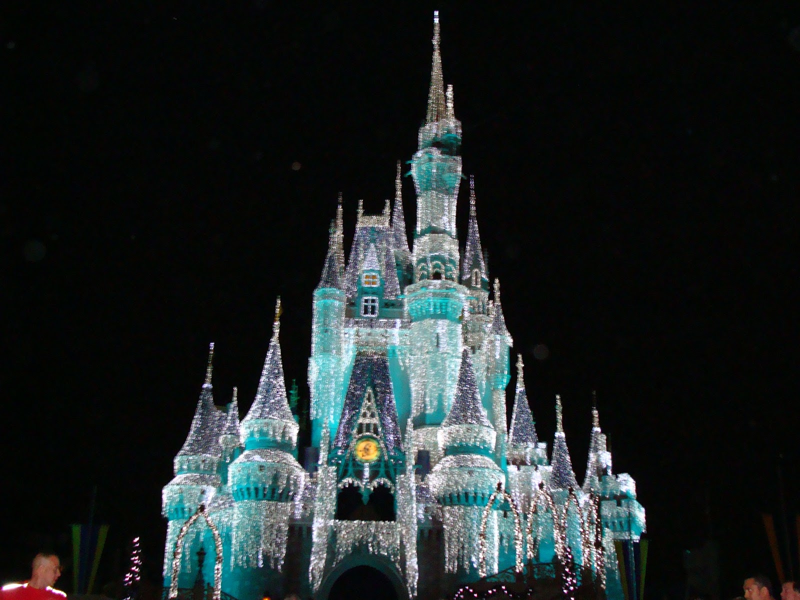 Disney World Castle Christmas Wallpaper Images Pictures   Becuo