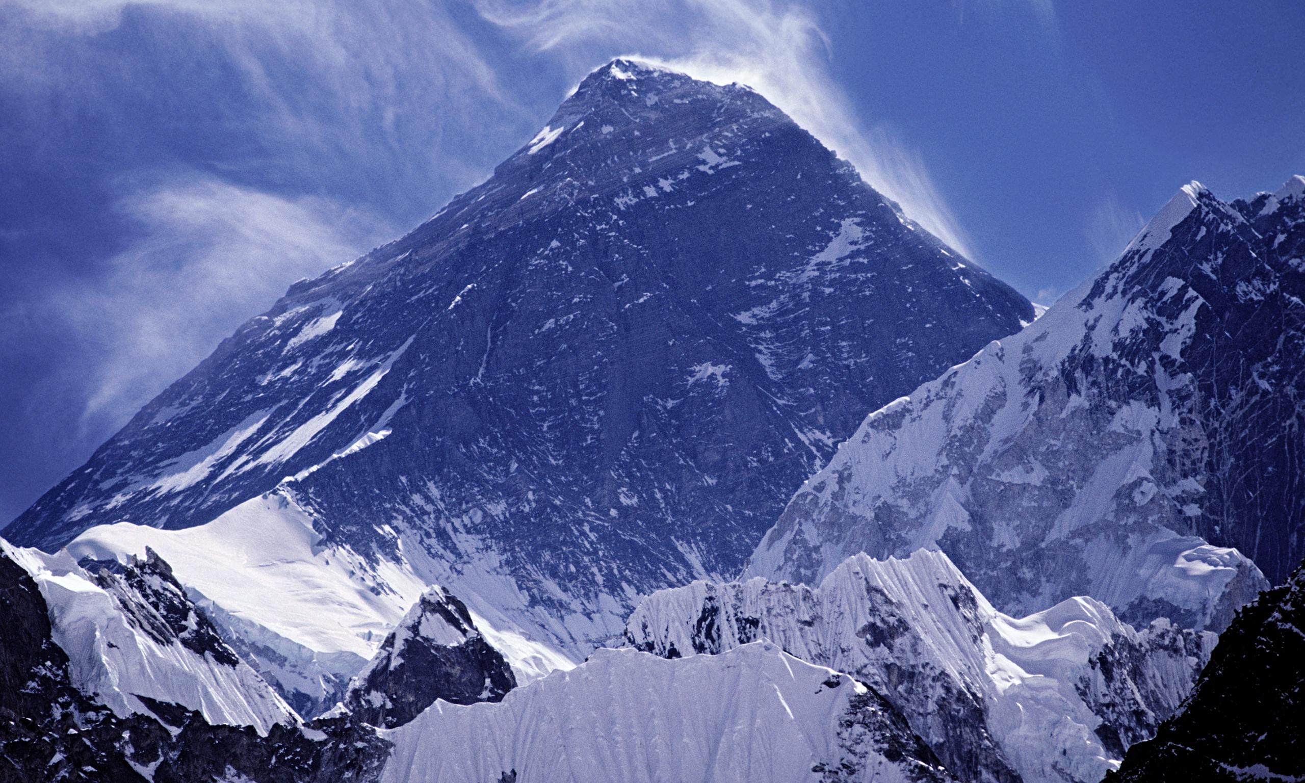 Everest Mountain Desktop Background Wallpaper High