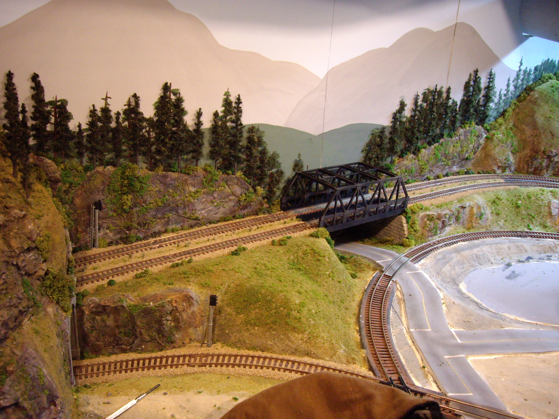 TYS MODEL RAILROAD Layout Scenery Part II   The Background