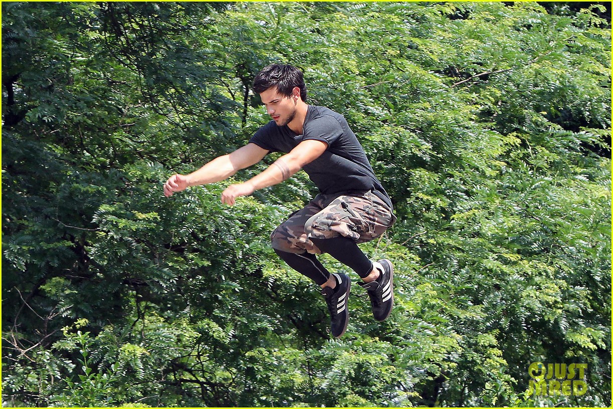 More Pics Taylor Lautner Set Tracers In Nyc Today