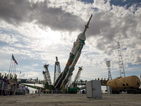 Expedition Soyuz Rocket Rollout Space Wallpaper
