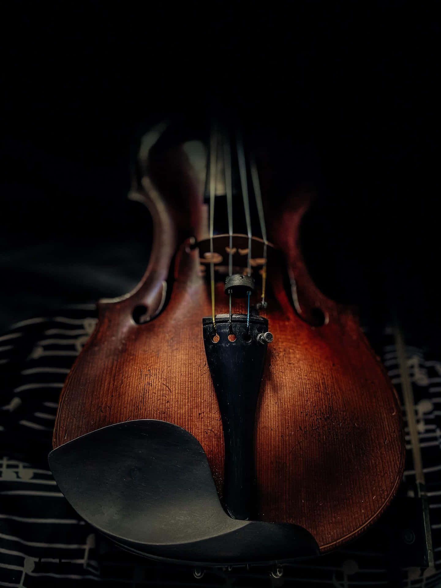 Dark Wooden Violin Picture Wallpaper