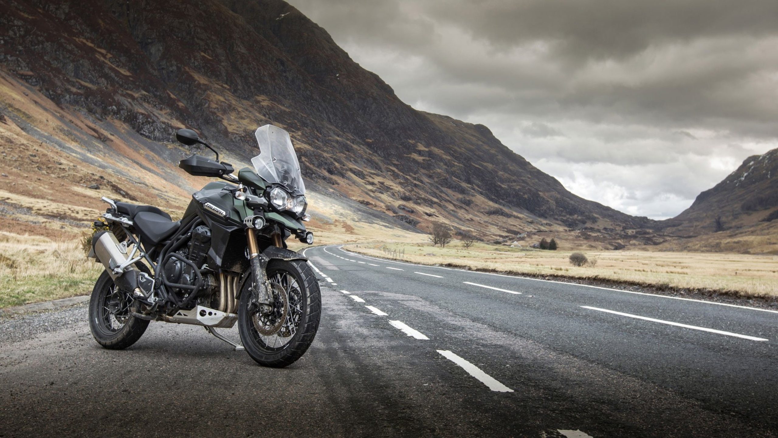 Triumph Motorcycle 4k Wallpaper Badasshelmetstore