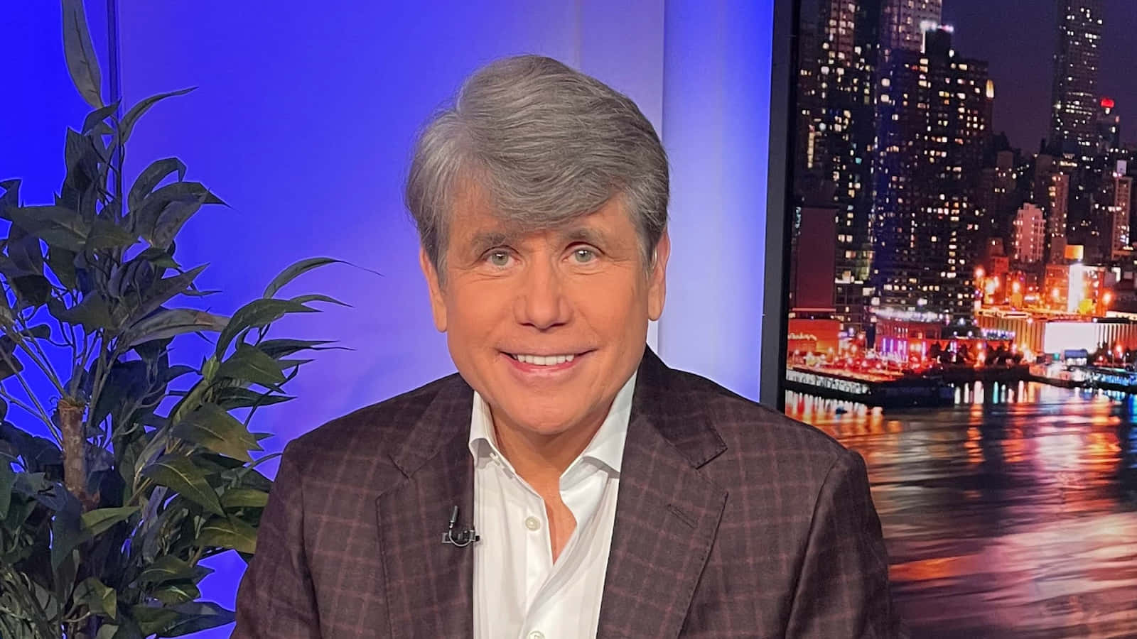 A Charming Portrait Of Rod Blagojevich With An Ear Wallpaper