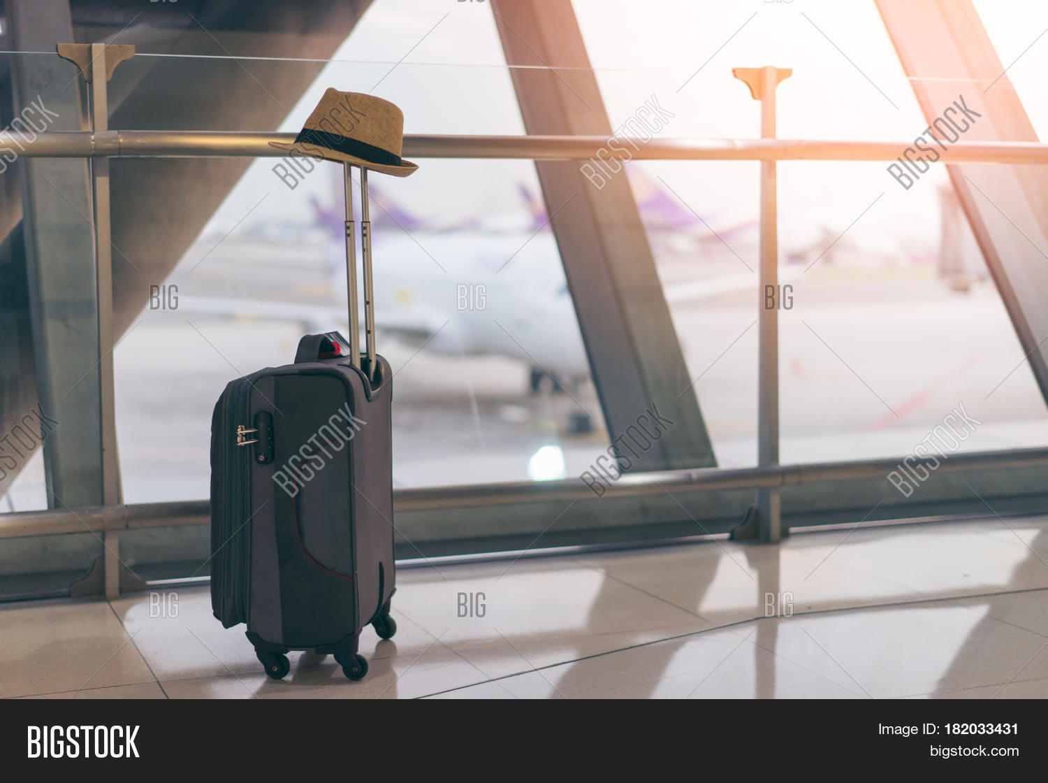 [29+] Luggage Backgrounds WallpaperSafari