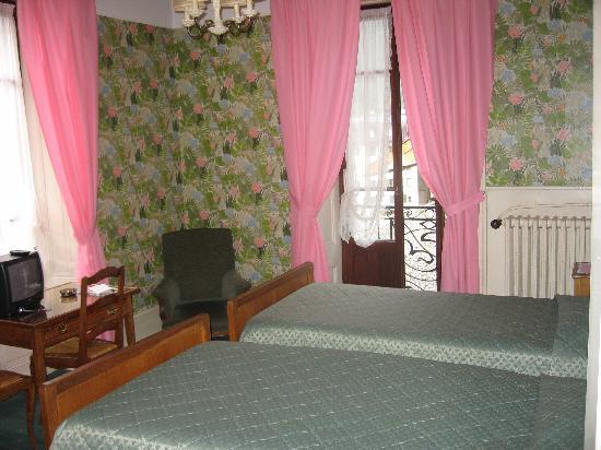The Wallpaper And Curtains Match Room Oct