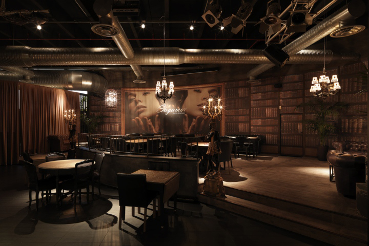 friendly restaurant lounge bar despite its surface of almost 1000 sqm