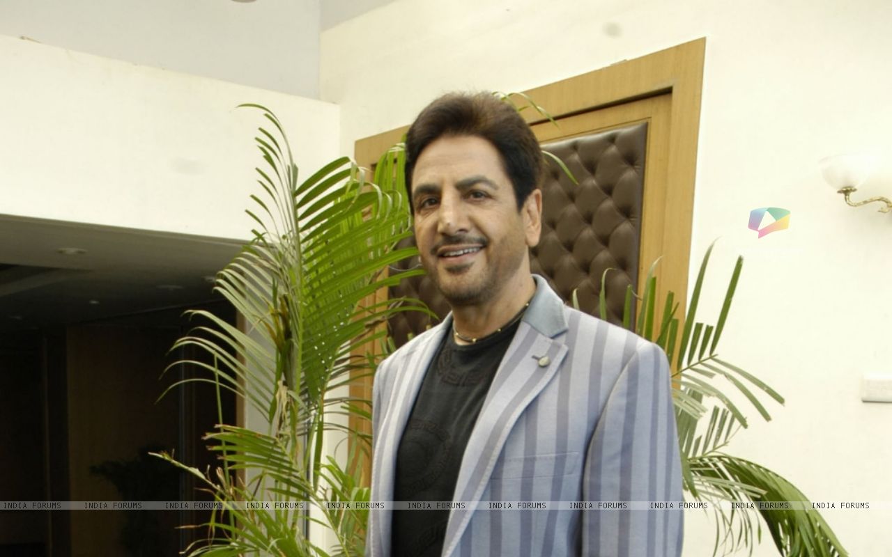 Punjabi Actor Singer Gurdas Maan Pose For The Photographers During