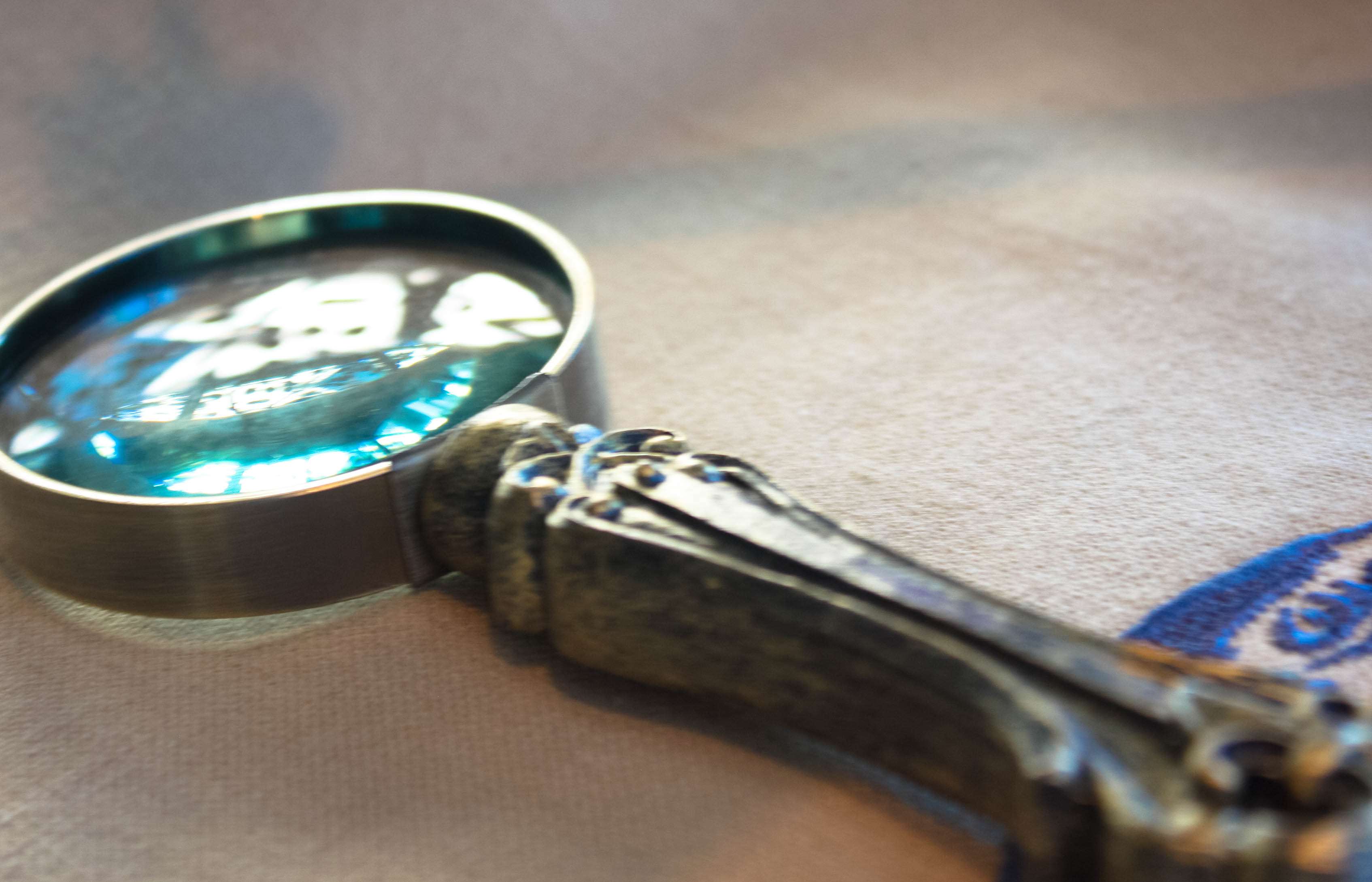 Magnifying GlassHD Wallpaper