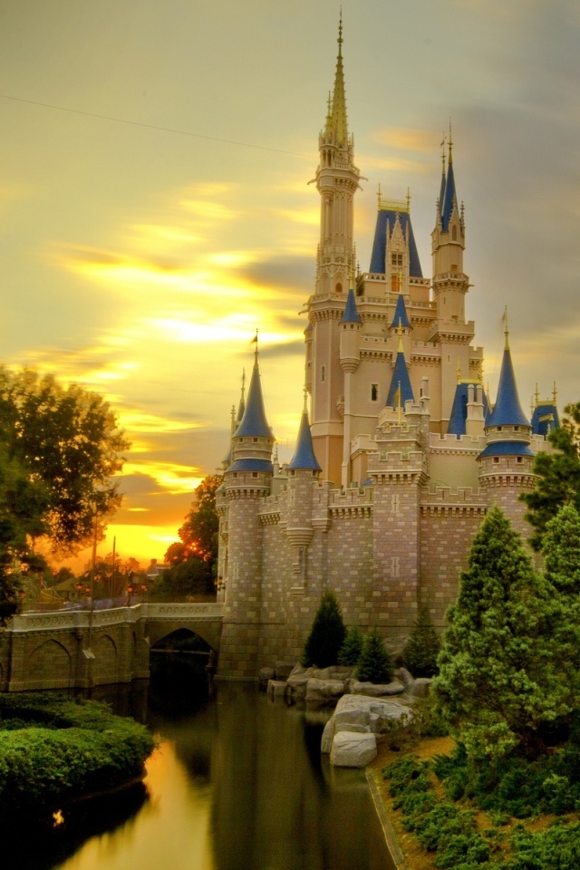 Cinderella Castle iPhone Wallpaper And 4s