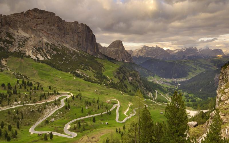 HD Mountain Road In The Italian Alps Wallpaper