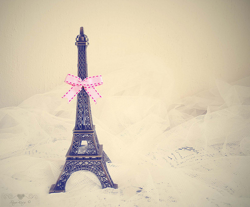 Cute Eiffel Tower Wallpaper Bow