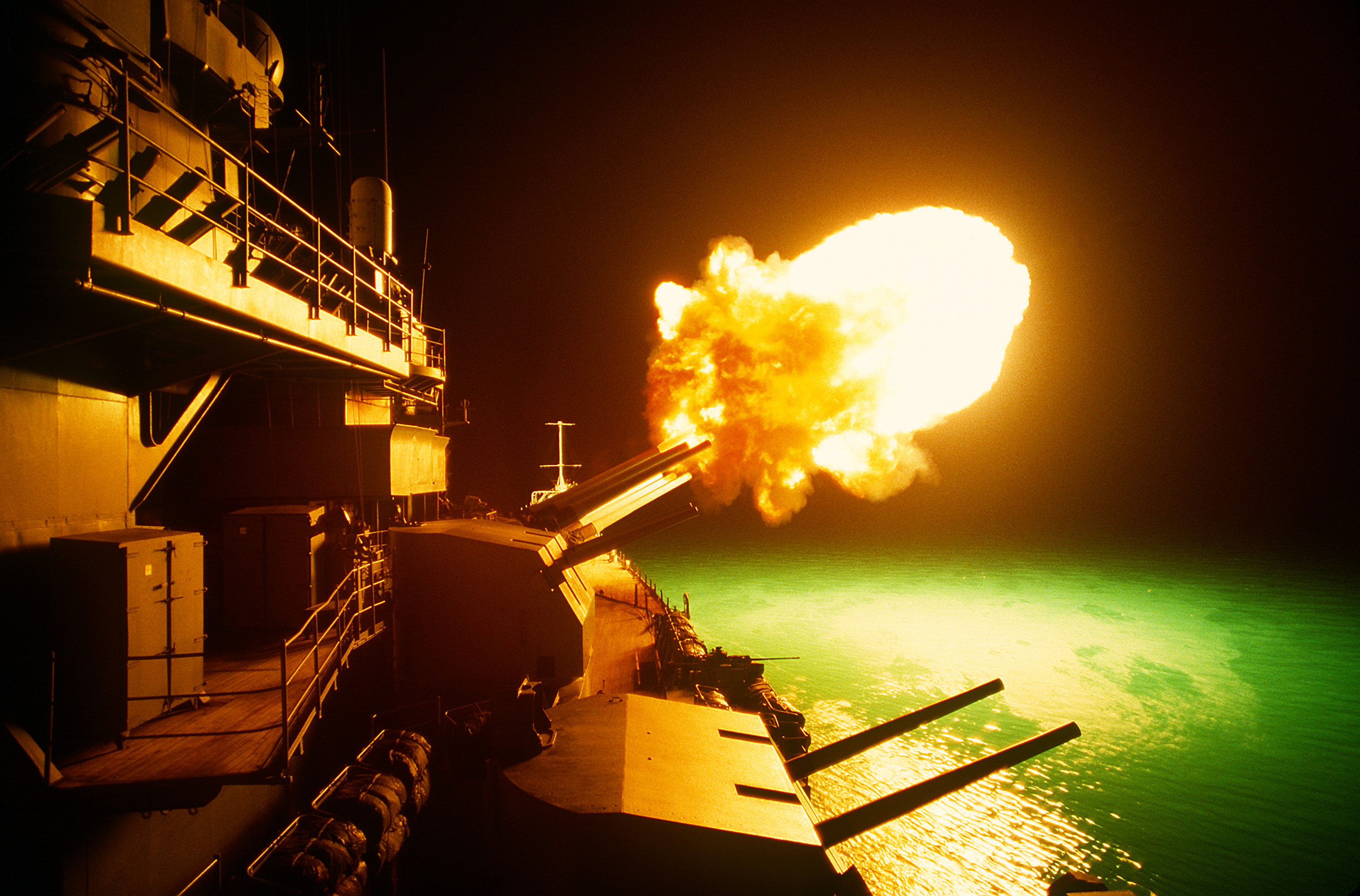 Battleship Fire Uss Missouri Operation Deserts Wars