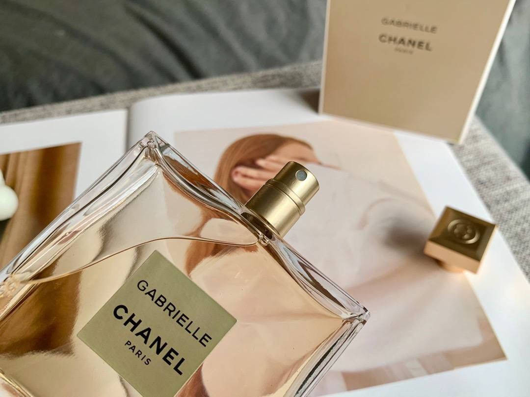 Chanel Aesthetic Wallpaper
