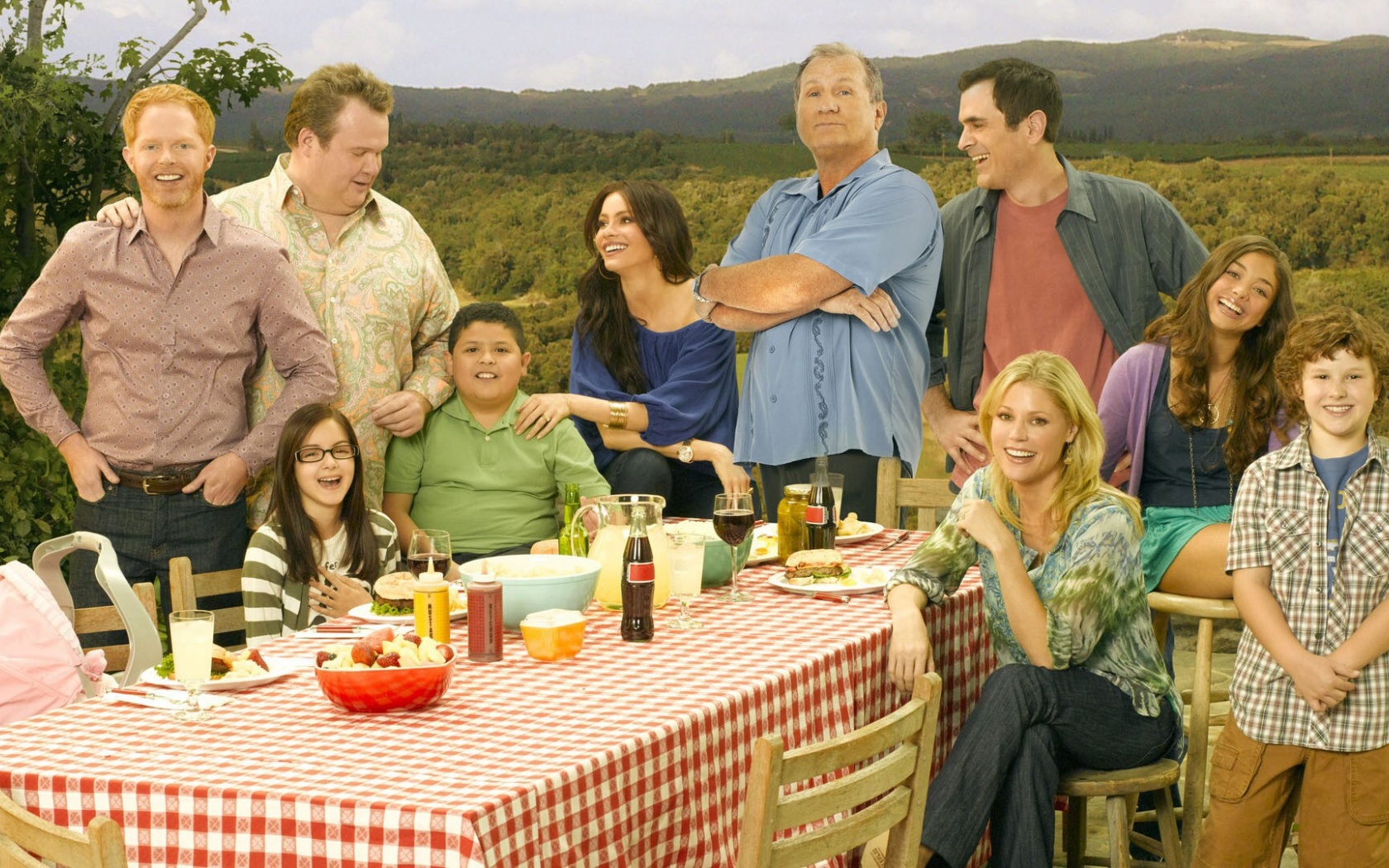Modern Family Cast Desktop Pc And Mac Wallpaper