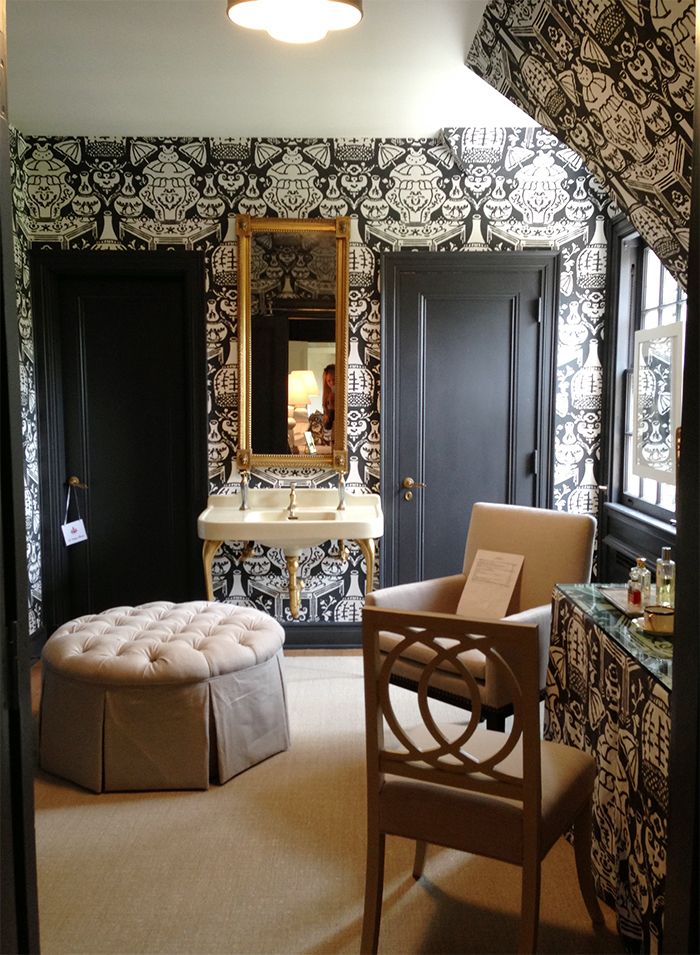 Clarence House The Vase wallpaper Black and Chinoiserie Pinterest