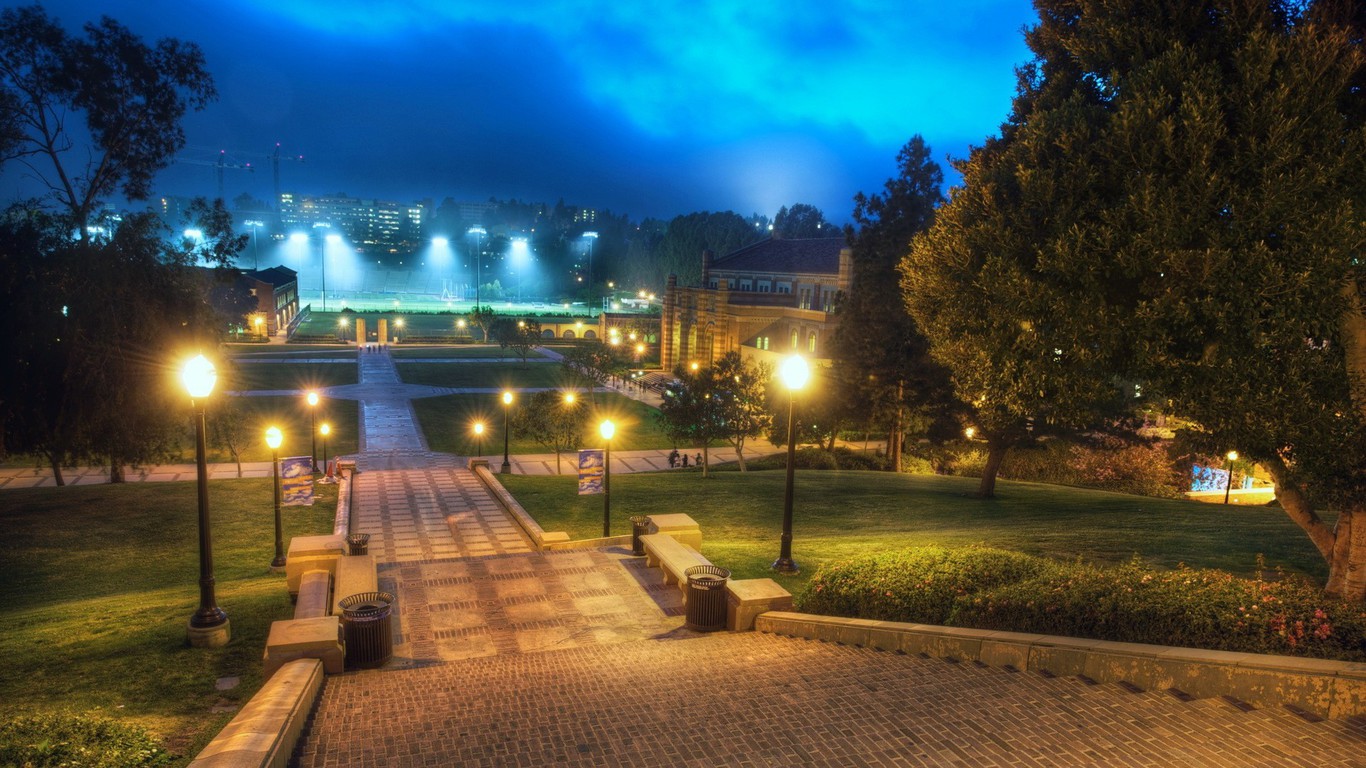 Campus Of Ucla In Westwood Los Angeles Wallpaper