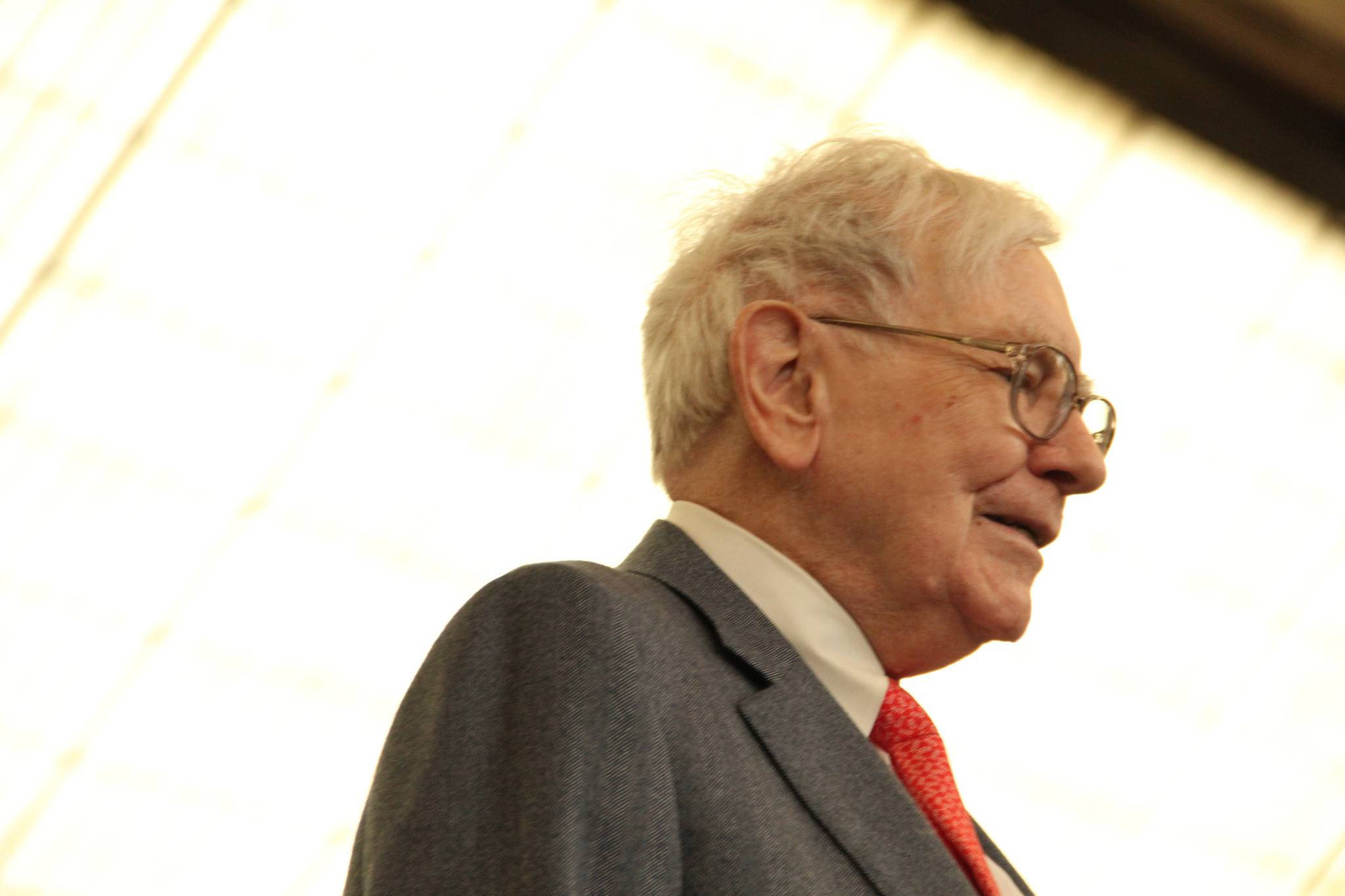 Warren Buffett Side Profile Photography Wallpaper